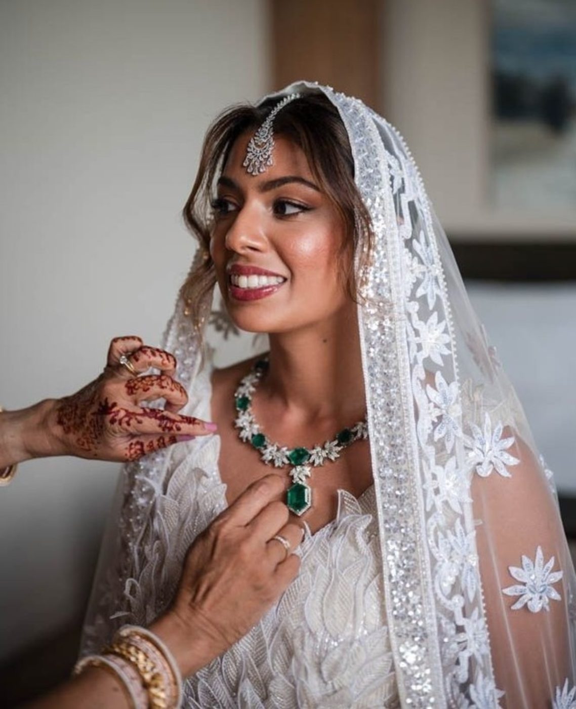 Indian bridal hair and makeup by Nikoleta Makeup & Team, photo 2
